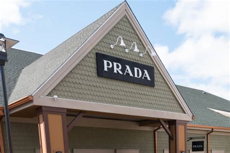 woodbury commons prada